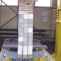 Obr. 3 – Zaťažovanie tenkých betónových dosiek s výstužou GFRP zaťaženie 5,25 kN v najefektívnejšej polohe