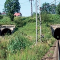 Historické tunely, tunel z roku 1871 (vlevo), tunel vybudovaný v roce 1917 (vpravo), místo portálu P1