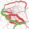 Obr. 4 – Simulační výpočet potenciálních objízdných tras v dopravním modelu při výpadku části silničního okruhu (červeně nárůst intenzit na objízdných trasách)