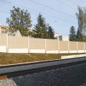 Realizace protihlukových panelů do železobetonových sloupků: železniční koridor Tábor