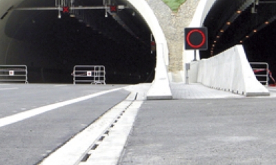 Odvodnění zpevněných pojížděných ploch tunelových staveb s využitím štěrbinových žlabů