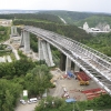 Kompletace, svařování a výsuny ocelové konstrukce mostu přes Lochkovské údolí