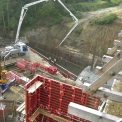 Výstavba mostu nad Kozským potokem v Sezimově Ústí