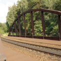 Obr. 2 – Skupina A2, železniční most, povrch oceli je vystaven vlivu klimatických srážek pouze v části nad mostovkou, ostatní plochy jsou částečně chráněny, bez vlivu chloridů