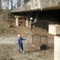 Obr. 6 – Skupina B, most na pozemní komunikaci, povrch oceli je chráněn deskou mostovky, prostředí parku, bez vlivu chloridů
