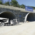 Obr. 2 – Jižní ražený portál tunelu v Radotíně