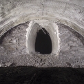 Obr. 5 – Čelba kaloty třípruhového tunelu s profilem průzkumné štoly