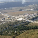 Letecký pohled na napojení staveb SOKP 514 (MÚK Strakonická) a 513 (most přes Vltavu); foto ze září 2009