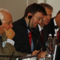 Předseda představenstva přístavu benátky Paolo Costa (vlevo) vedle náměstka ministra dopravy Ing. Ivo Tomana.