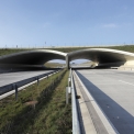 Obr. 2 – Přesypaný obloukový most přes dálnici D47