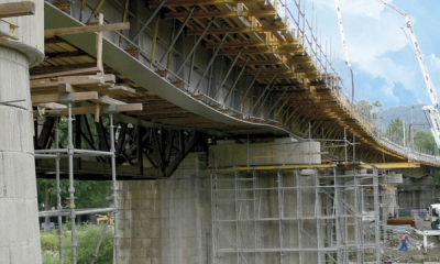 Bednící a lešenářské práce na rekonstrukci železničního mostu přes Sázavu