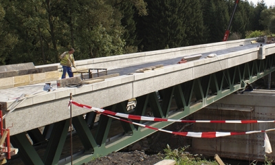 Příčný přesun nosné konstrukce železničního mostu u Českých Velenic