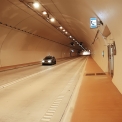 Prejazd hotovým tunelom po spojazdnení v marci 2010