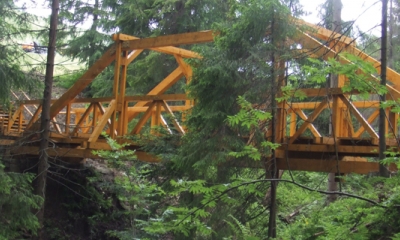 Dřevěný most v turistické oblasti Hrčava