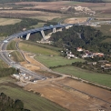 Lochkovský most je napojen na 1,7 km dlouhý tunel Lochkov.