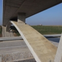 Most, který převádí polňačku přes dálnici D47, uspěl v soutěži o Mostní dílo roku.