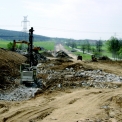 Zemní práce v trase, km 90,7 (duben 2009)