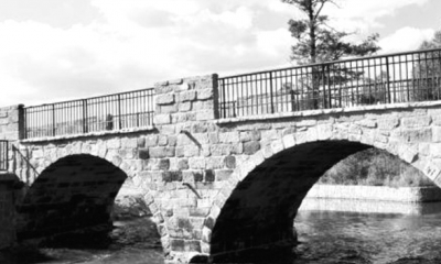 Rekonstrukce kamenného klenbového zámeckého mostu v Mimoni