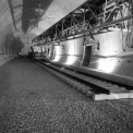 Obr. 4 – Pokládka kolejového pole ve Votickém tunelu