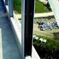 Plastová tvarovka Inprokom několikanásobně urychluje instalaci prosklených panelů do protihlukových stěn.