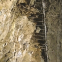 Obr. 2 – Vypadávání horniny – tunel Tomický II