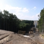 Celkový pohled od JV opěry přes údolí Hrabyňky 